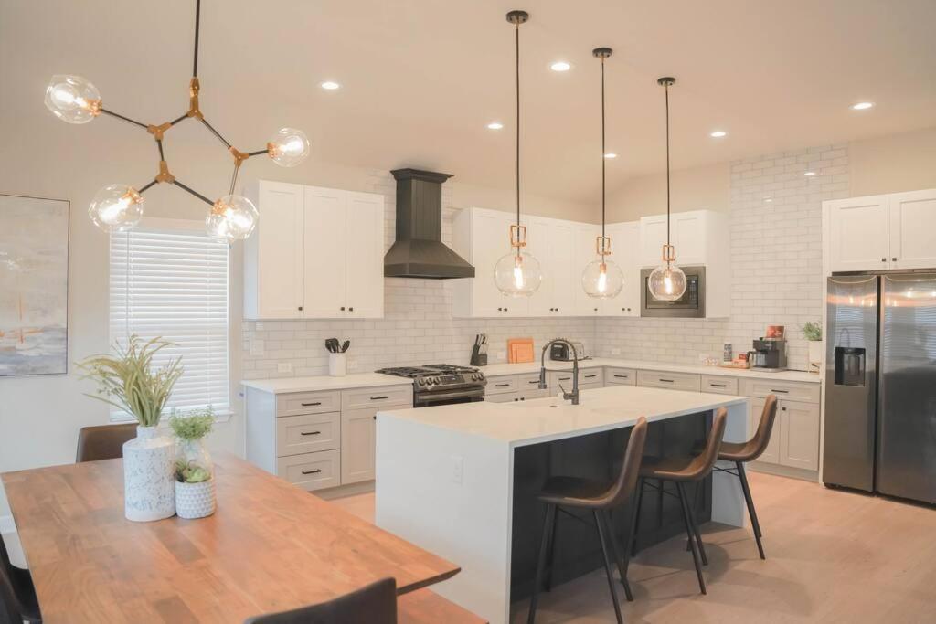 Lamar Villa-3 Bed 2.5 Bath With Outdoor Kitchen Сан-Антонио Экстерьер фото